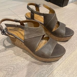 Platform sandals